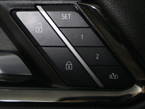 Used 2023 GMC Sierra 1500 AT4 w/ Technology Package image 38