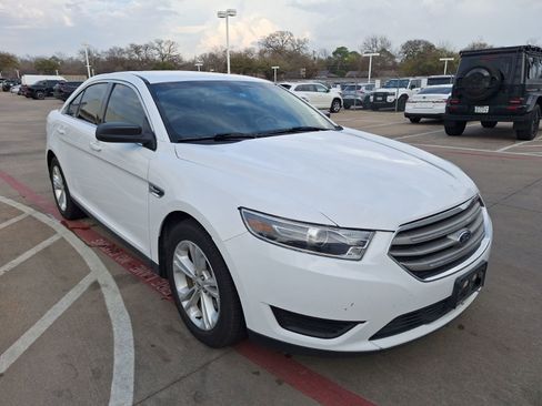 Used 2019 Ford Taurus SE image 8