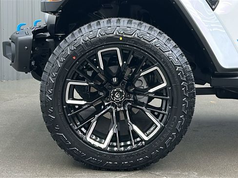 Used 2024 Jeep Wrangler Unlimited Rubicon 4xe image 10