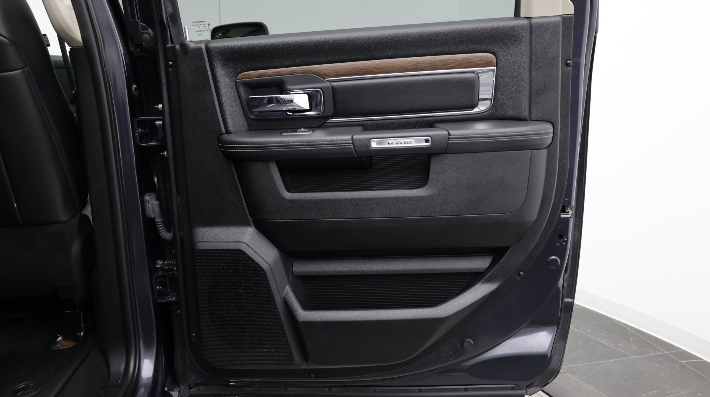 Used 2017 RAM 1500 Laramie w/ Convenience Group AWD/4WD image 42