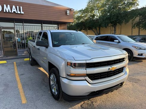 Used 2019 Chevrolet Silverado 1500 Custom w/ Custom Convenience Package RWD image 3