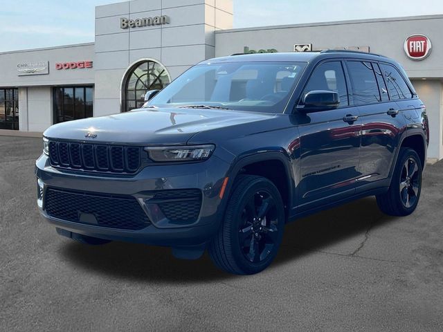 Used 2023 Jeep Grand Cherokee Altitude AWD/4WD image 3