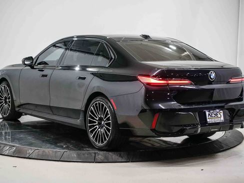 Used 2025 BMW 740i w/ Premium Package RWD image 2