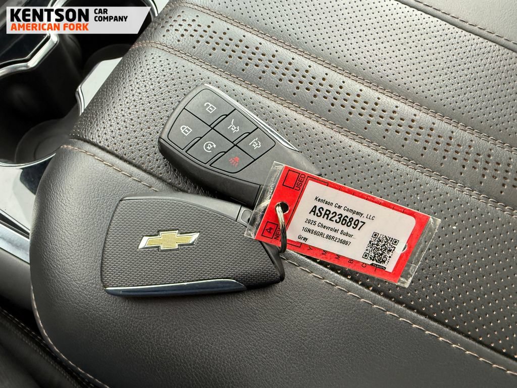 Used 2025 Chevrolet Suburban High Country AWD/4WD image 46