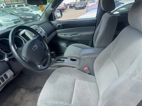 Used 2005 Toyota Tacoma PreRunner image 8