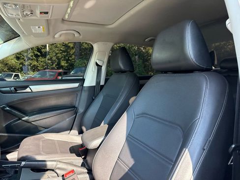 Used 2021 Volkswagen Passat 2.0T SE image 16