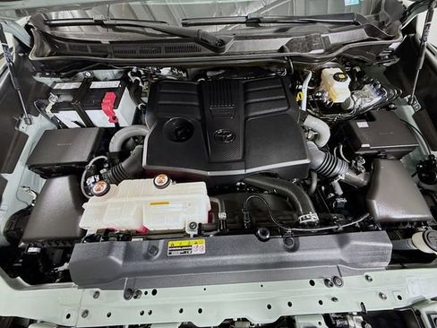 Certified 2025 Toyota Tundra Limited AWD/4WD image 29