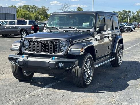 Used 2024 Jeep Wrangler Unlimited w/ Convenience Group AWD/4WD image 7