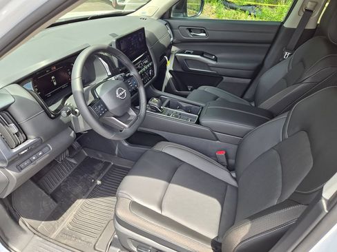 New 2026 Nissan Pathfinder SL w/ SL Premium Package FWD image 14