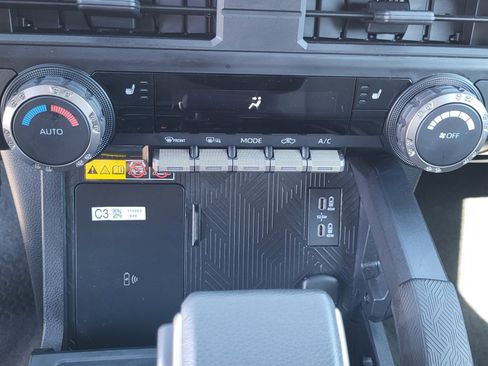 Certified 2025 Toyota Tacoma SR5 image 33