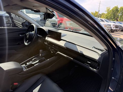 Used 2023 Honda Accord Touring image 9