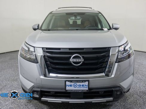 Used 2022 Nissan Pathfinder Platinum AWD/4WD image 2