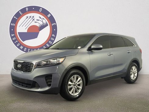 Used 2019 Kia Sorento L image 2