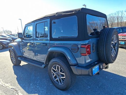 Used 2024 Jeep Wrangler Unlimited Sahara w/ Technology Group image 4