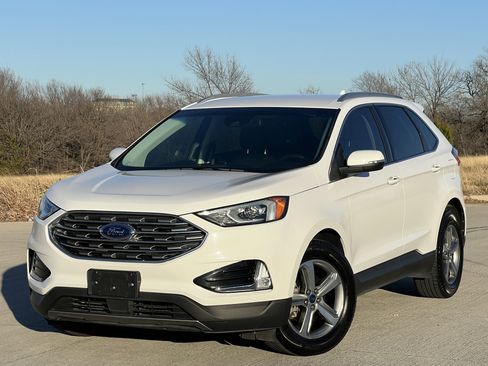Used 2019 Ford Edge SEL w/ Equipment Group 201A image 2
