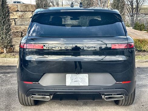 Used 2025 Land Rover Range Rover Sport SE image 4