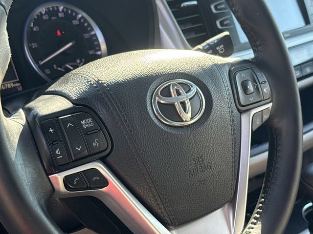 Used 2018 Toyota Highlander XLE AWD/4WD image 29