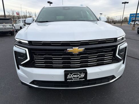 New 2026 Chevrolet Suburban High Country image 3