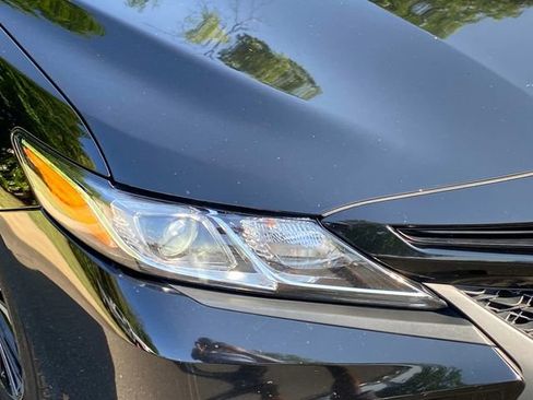 Used 2018 Toyota Camry SE FWD image 4