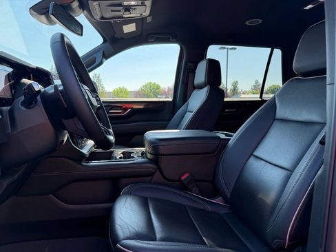 Used 2025 GMC Yukon Elevation AWD/4WD image 9