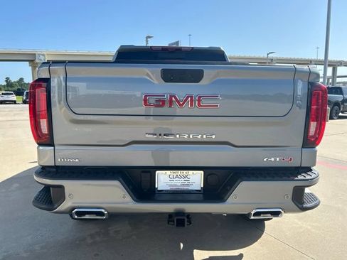 Used 2025 GMC Sierra 1500 AT4 w/ Technology Package AWD/4WD image 11