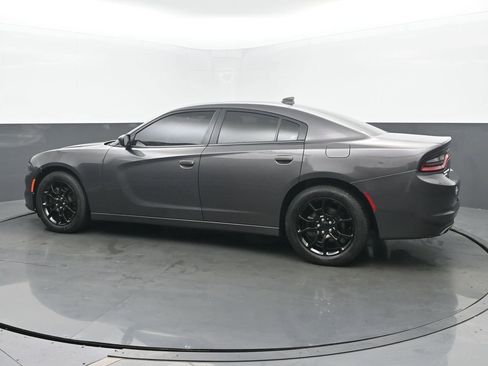 Used 2017 Dodge Charger SXT AWD/4WD image 3