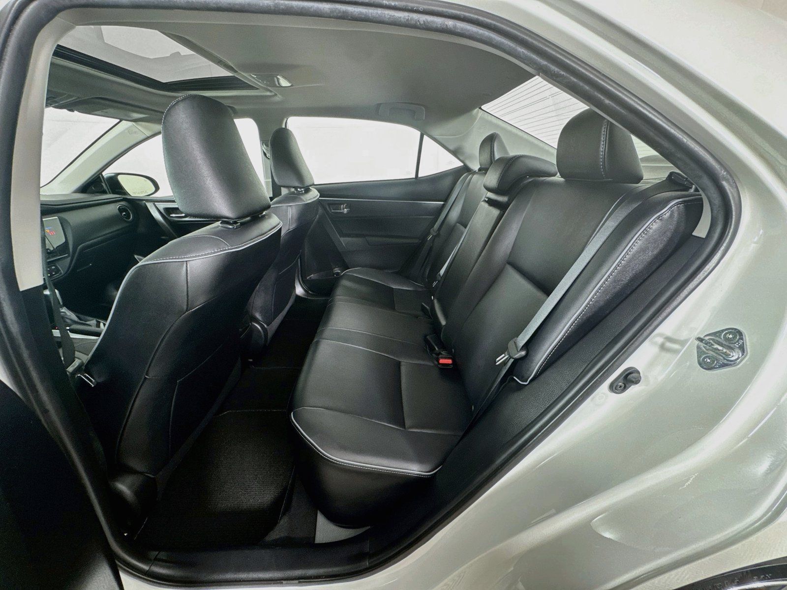 Used 2019 Toyota Corolla XLE w/ Carpet Mat Package (TMS) FWD image 25