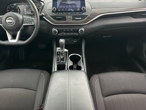 Used 2024 Nissan Altima 2.5 SV image 4