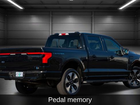 Used 2022 Ford F150 Lightning Platinum image 9