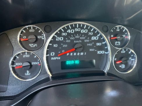 Used 2025 Chevrolet Express 3500 LS RWD image 6