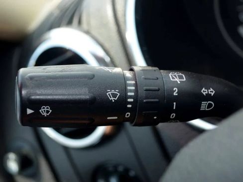 Used 2010 Ford Explorer XLT image 29