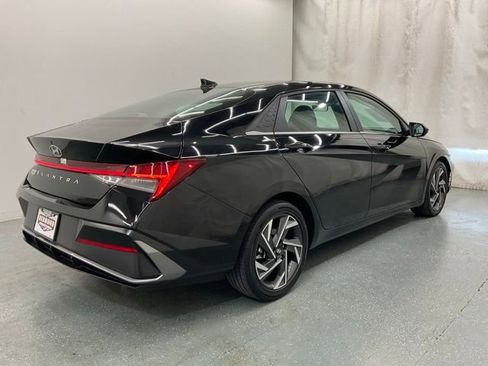 Used 2025 Hyundai Elantra SEL FWD image 7