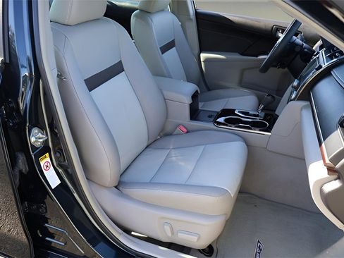 Used 2014 Toyota Camry XLE image 14