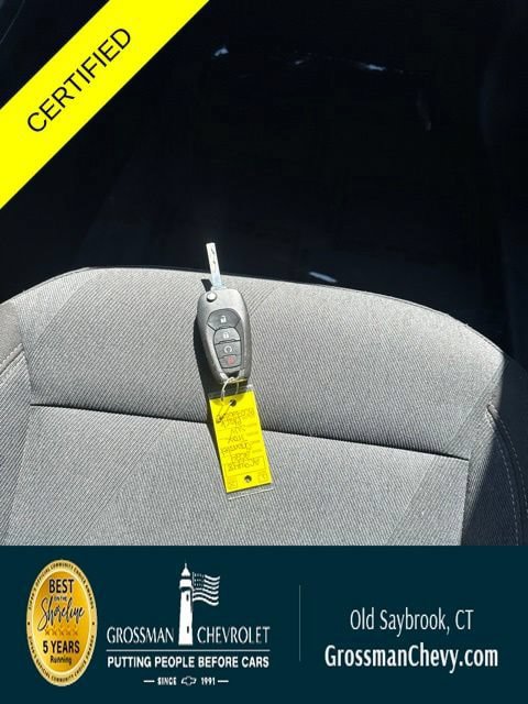 Used 2024 Chevrolet Trax RS w/ Sunroof Package FWD image 31