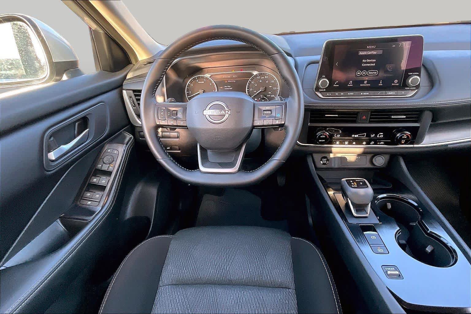 Used 2025 Nissan Rogue SV FWD image 6