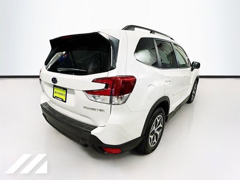 Used 2021 Subaru Forester Premium image 5