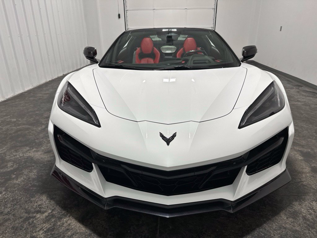 Used 2025 Chevrolet Corvette Z06 RWD image 3
