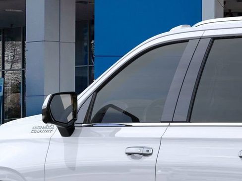 New 2026 Chevrolet Suburban High Country image 12