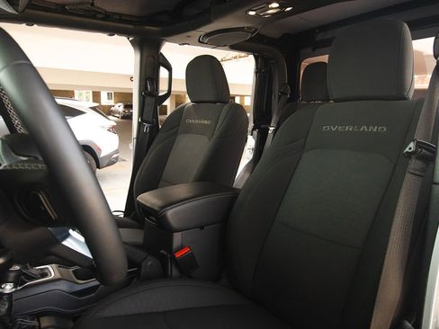 Used 2023 Jeep Gladiator Overland AWD/4WD image 16