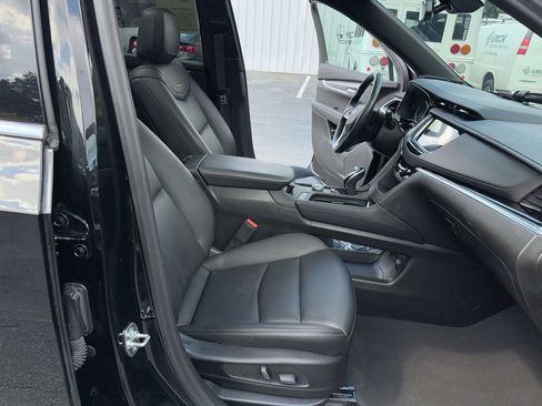 Used 2024 Cadillac XT6 Luxury FWD image 32