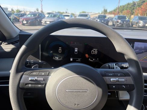Used 2025 Hyundai Sonata SEL FWD image 29