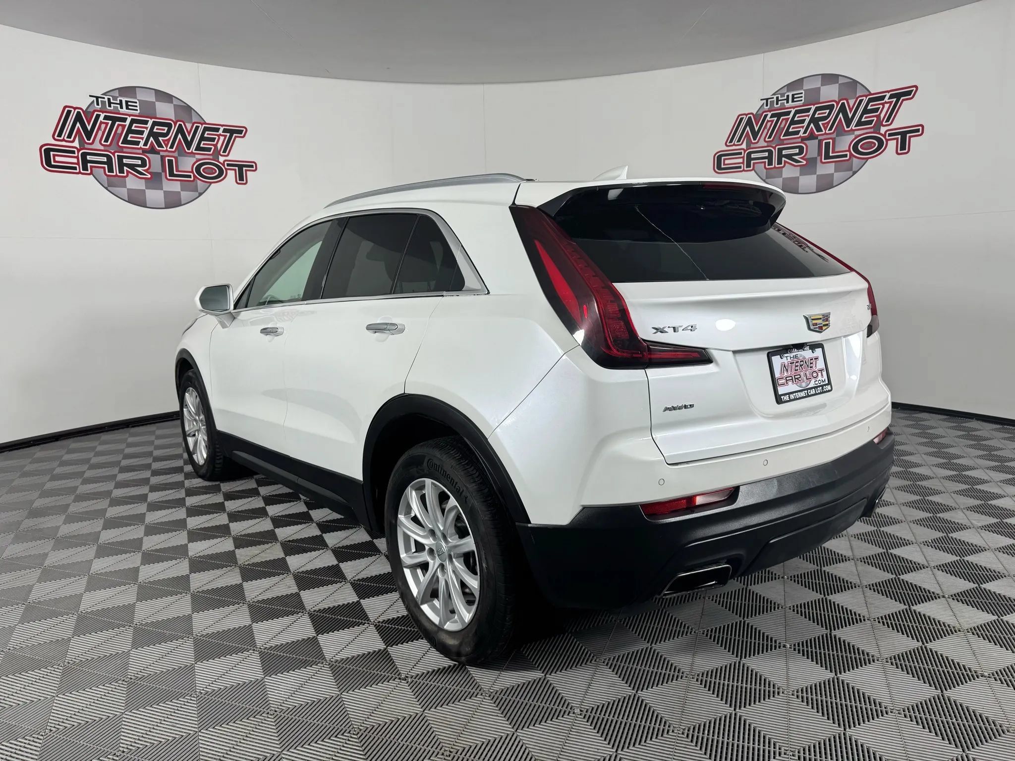 Used 2019 Cadillac XT4 Luxury w/ Cold Weather Package AWD/4WD image 5