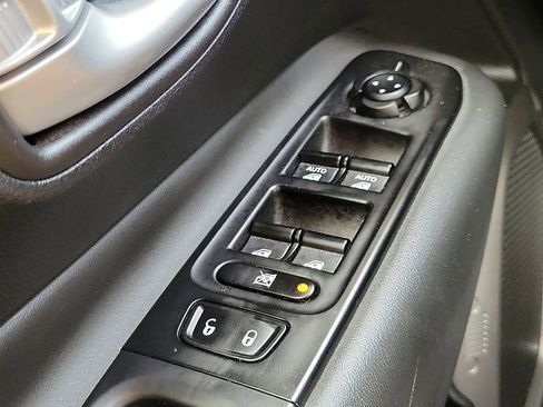 Used 2023 Jeep Renegade Latitude image 13