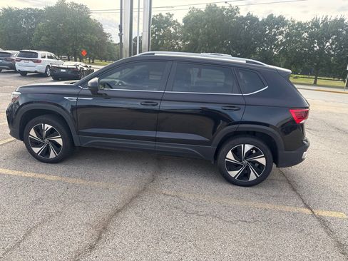 Used 2024 Volkswagen Taos SE AWD/4WD image 12