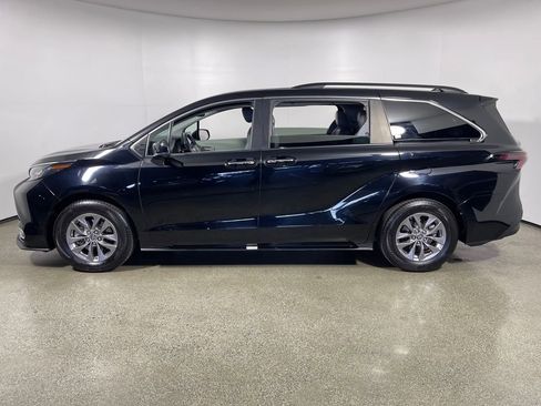 Certified 2023 Toyota Sienna XLE image 6