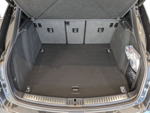 Used 2025 Porsche Macan image 28