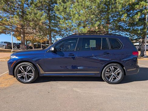 Used 2022 BMW X7 M50i image 2