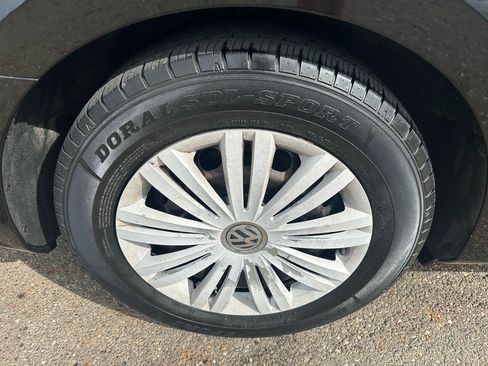Used 2015 Volkswagen Passat 1.8T S w/ Technology Package FWD image 28
