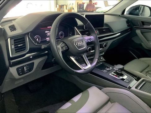 Used 2019 Audi Q5 2.0T Premium Plus w/ Premium Plus Package AWD/4WD image 7
