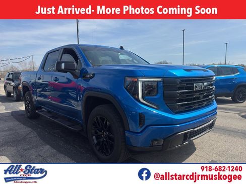 Used 2023 GMC Sierra 1500 Elevation w/ Elevation Premium Package image 1